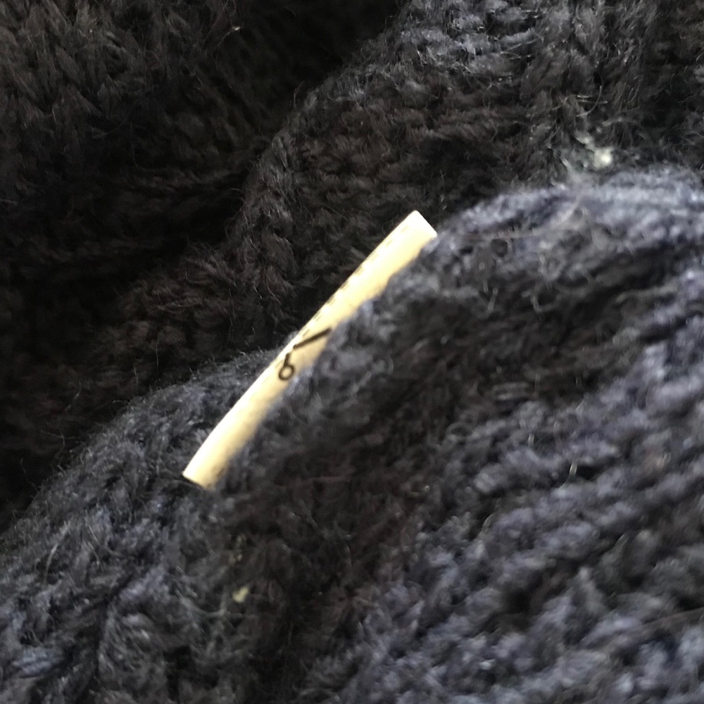 Forever 21 cable knit sweater. Great condition! - Picture 4 of 4